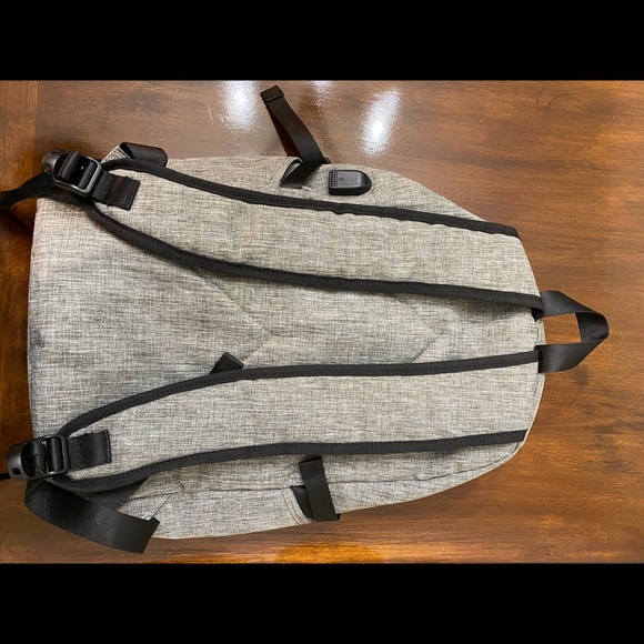 Mancro travel laptop backpack w/ USB port. 🚹or🚺 - Picture 2 of 8